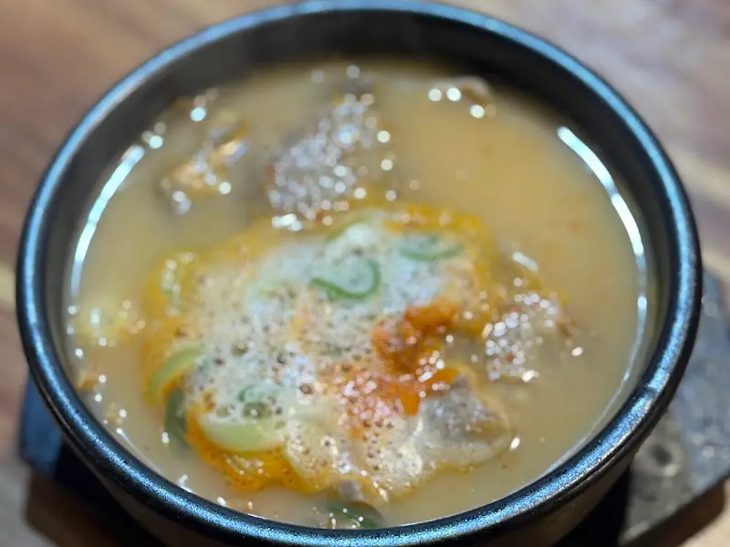 뽀얀 국물의 돼지국밥