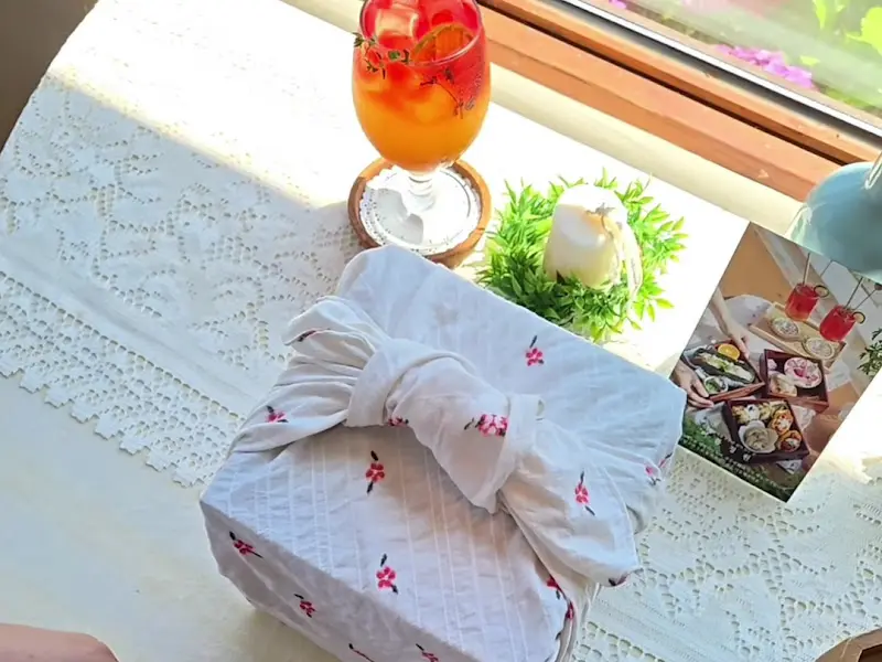 보자기에 싸인 3단 도시락