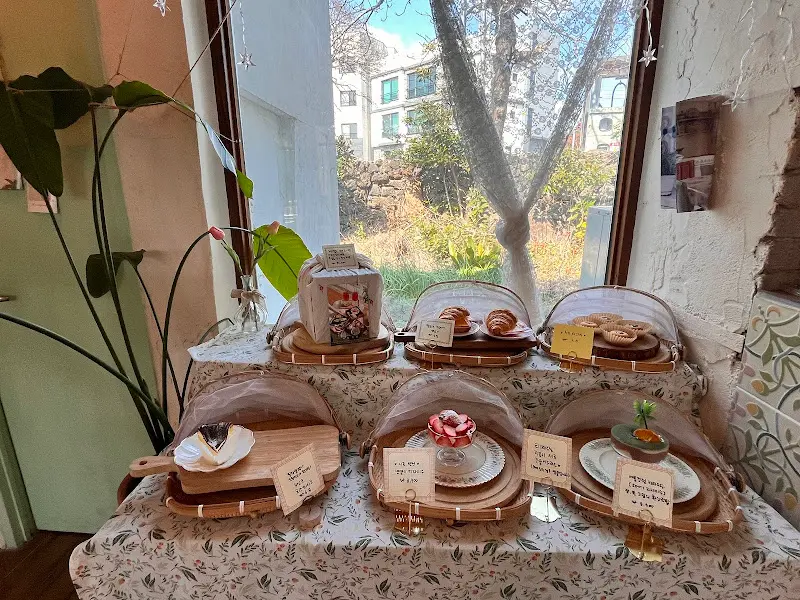 쇼케이스 안의 디저트