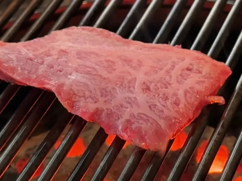 구워진 한우 단면