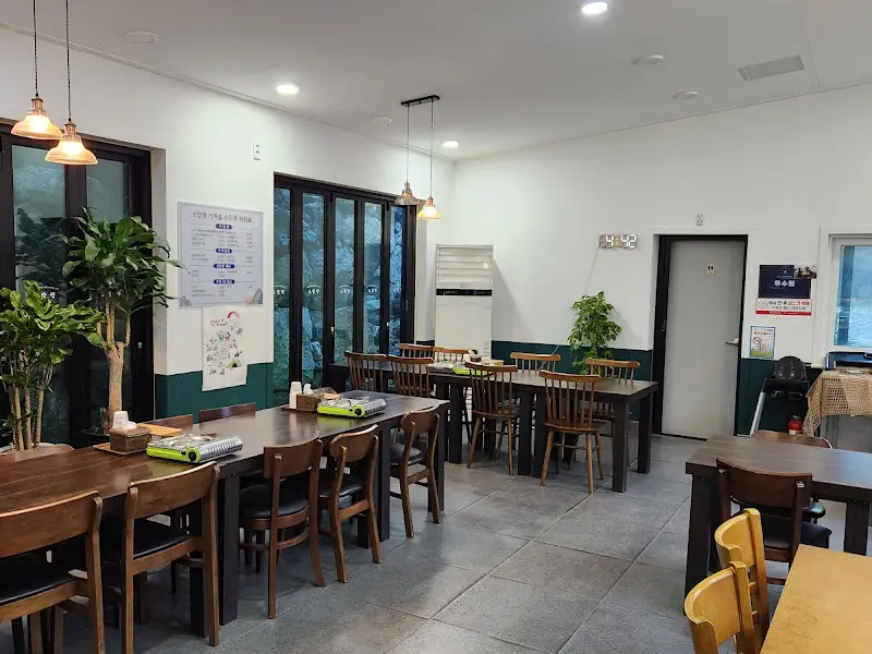 소담정의 깔끔한 실내