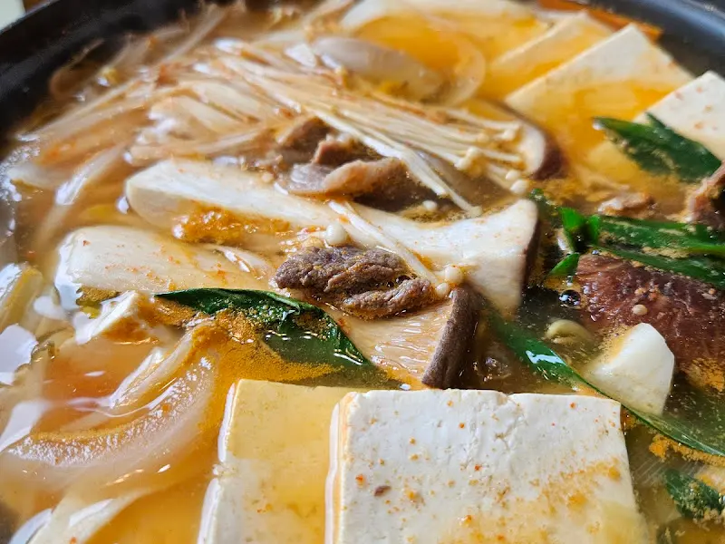 푸짐한 버섯두부전골