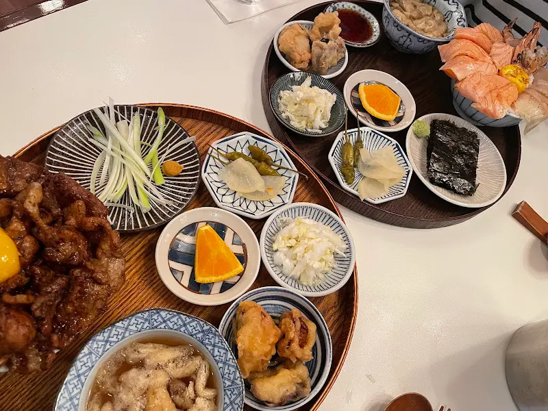 부타동과 킷사 아부리동 한상차림