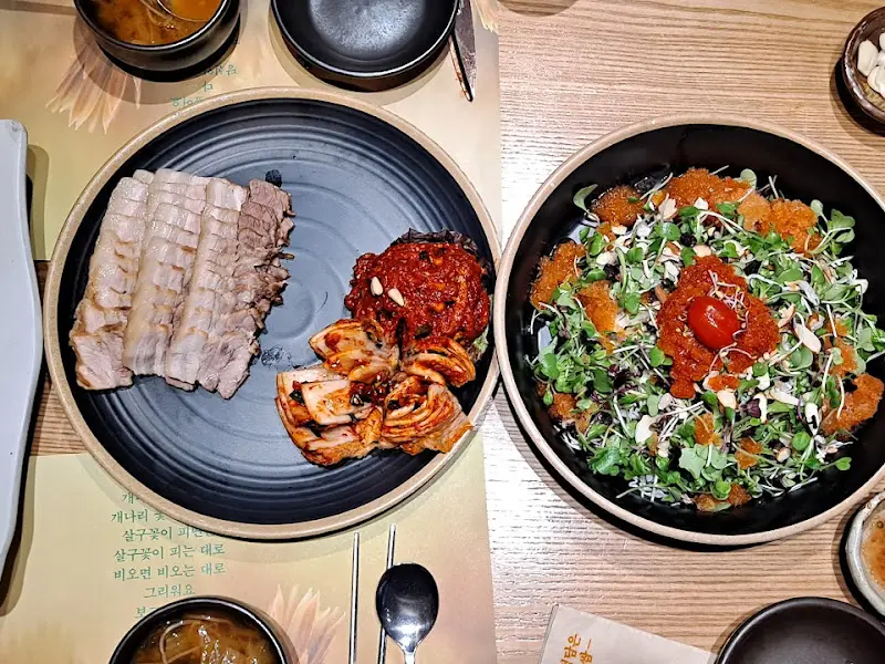 보쌈과 환상적인 궁합을 자랑하는 매콤달콤 김치