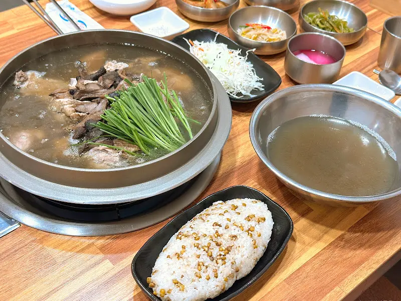 능이버섯 오리 백숙 한상차림