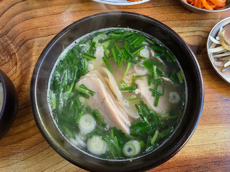 푸짐한 우동국밥