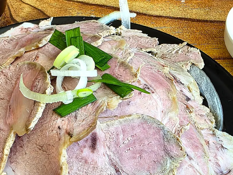 윤기가 자르르 흐르는 수육