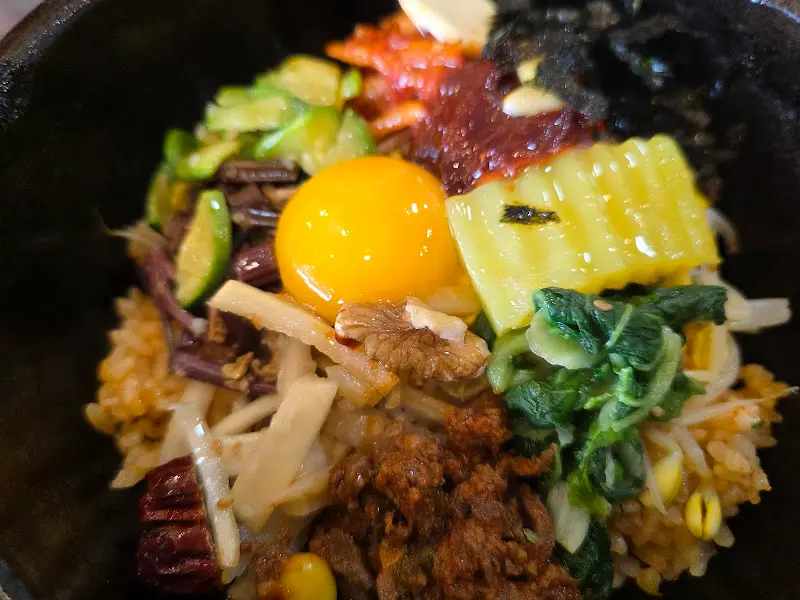 푸짐한 비빔밥 한 상차림