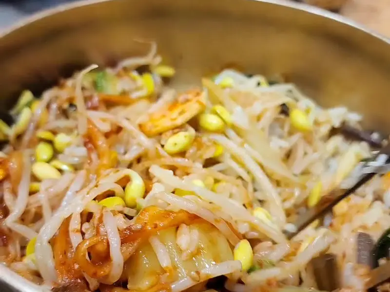 고궁 비빔밥 한 젓가락