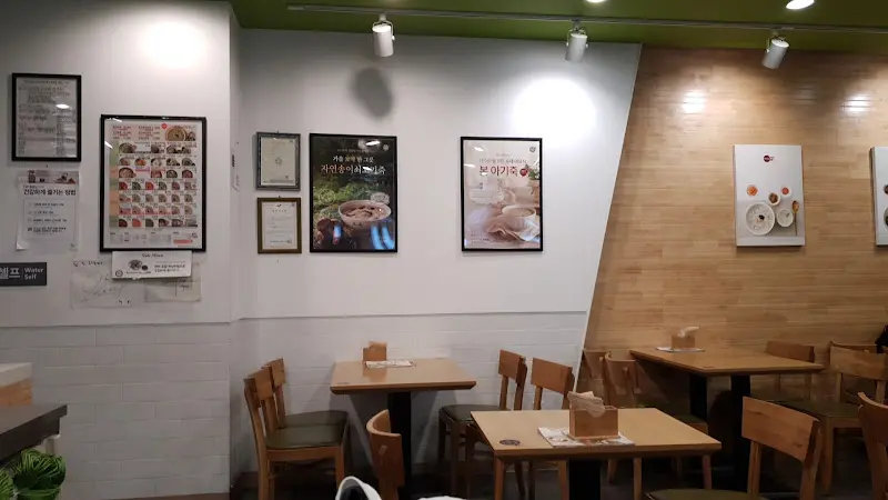 본죽 & 비빔밥 Cafe 내부 인테리어