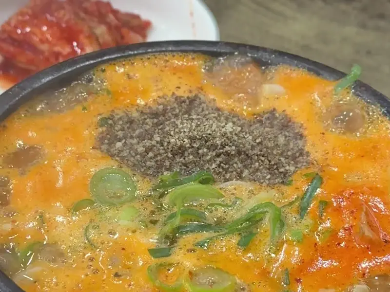 얼큰우거지순대국 근접샷