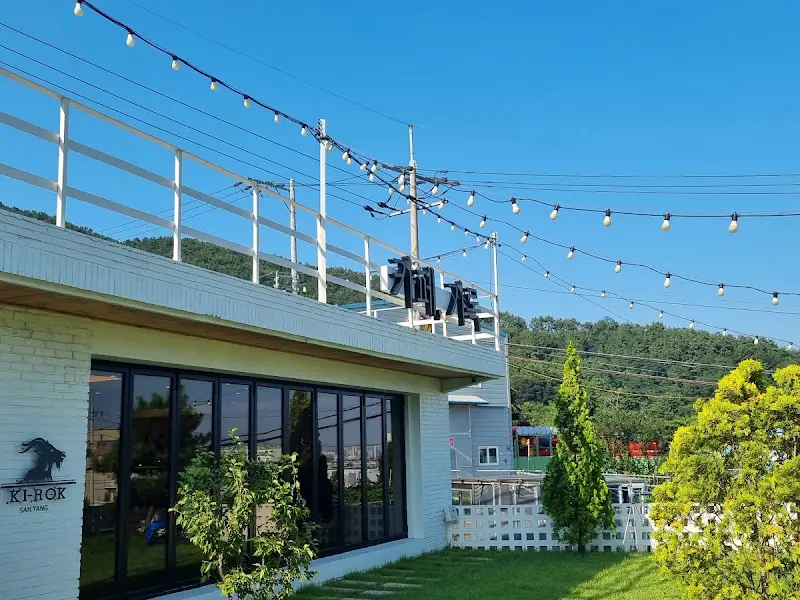 카페 외관의 모습