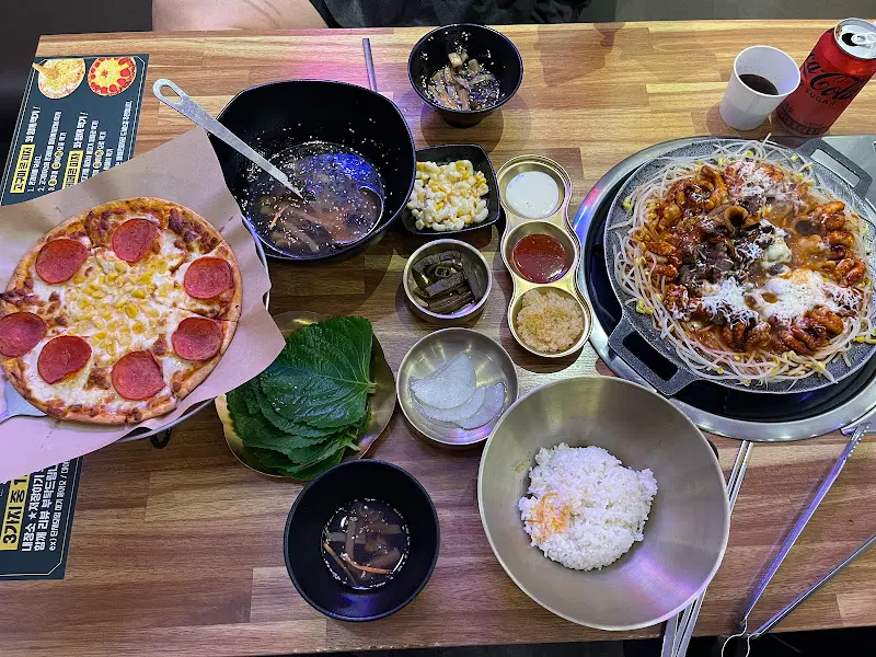 쭈불페페콘피자 세트 전체샷