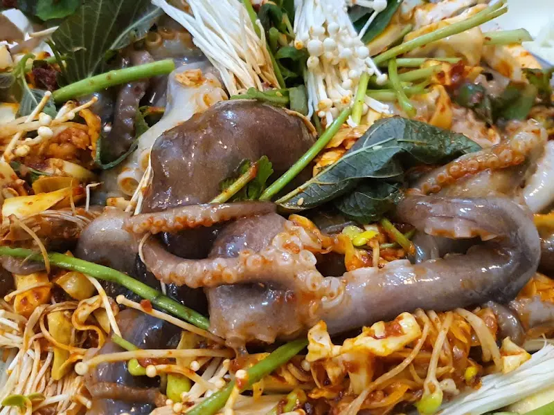 푸짐한 낙지볶음 한 상