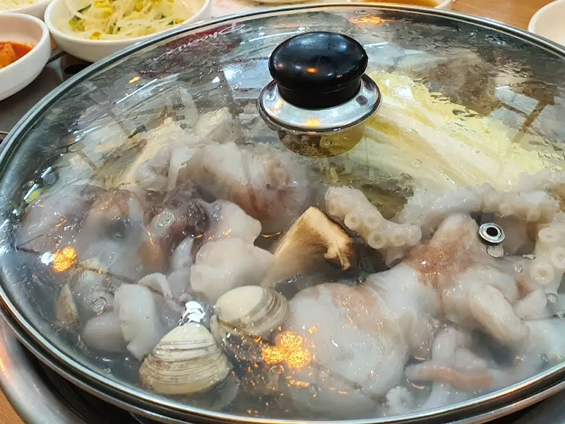 뚜껑 덮인 낙지 연포탕