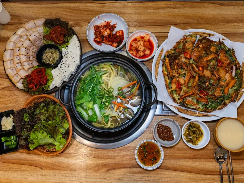 푸짐한 패밀리세트 한 상 차림