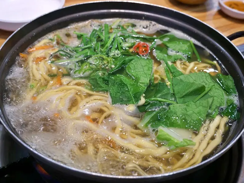 끓고 있는 물총칼국수