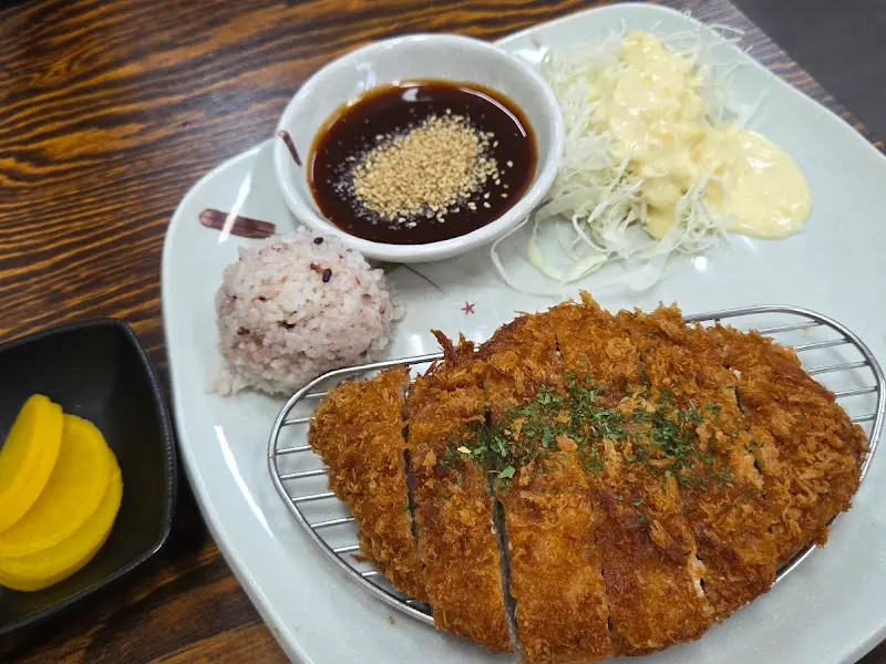 돈가스 한 상 차림