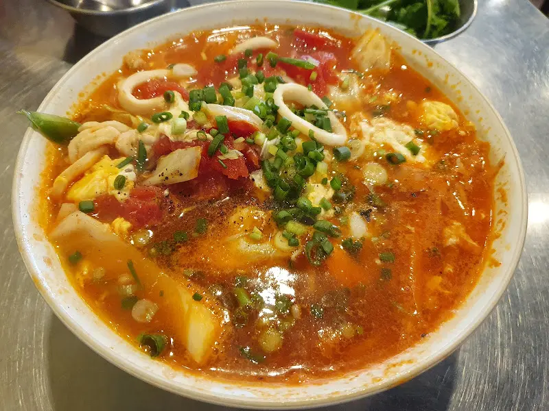 토마토 해산물 쌀국수