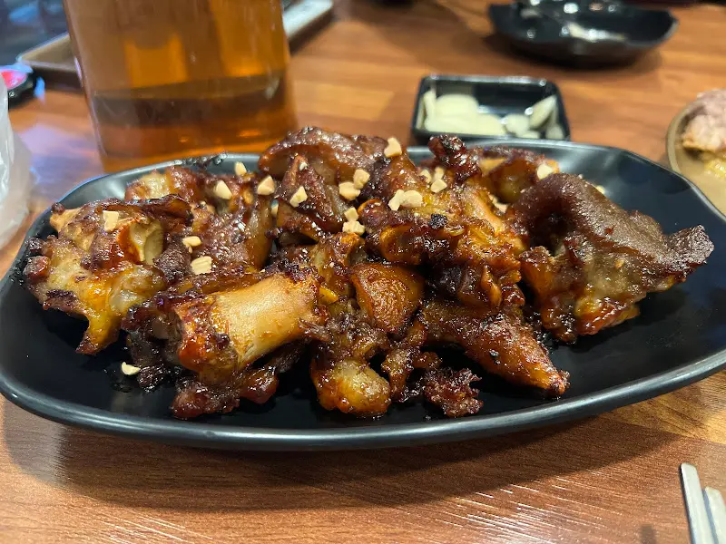 매콤한 양념에 버무려진 불꼬락튀김