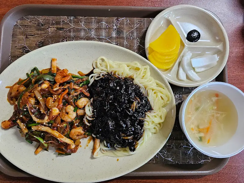 짬짜면 한상차림