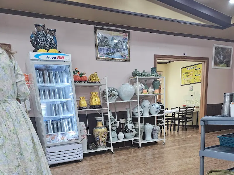 식당 내부 인테리어