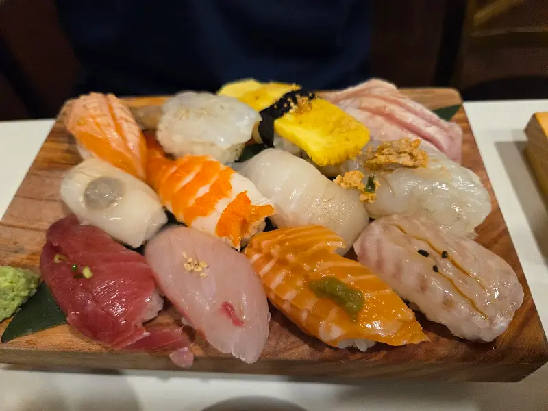 다채로운 색감의 초밥들