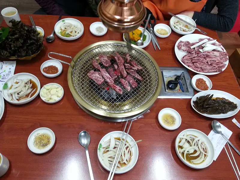 전골 한 상 차림