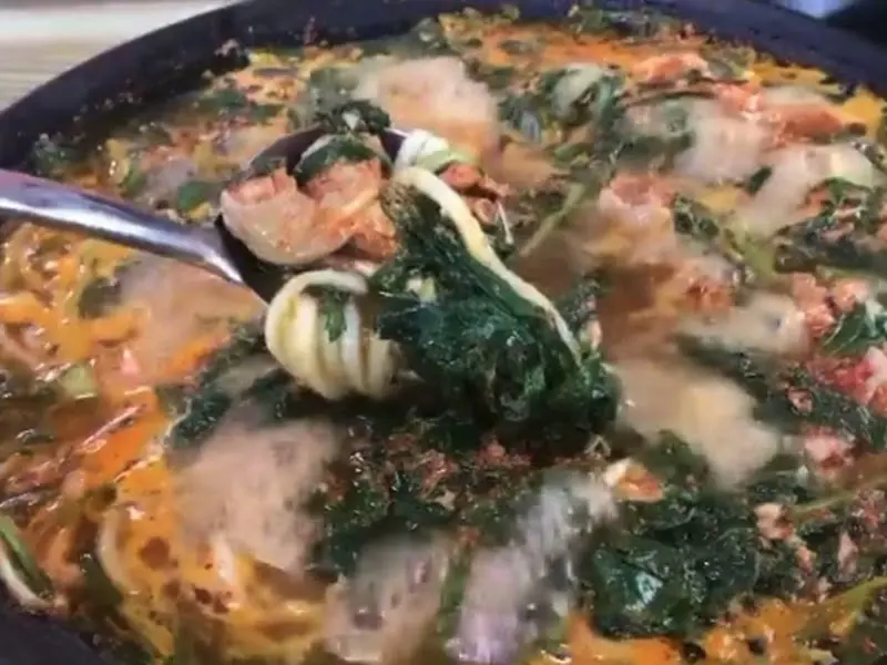 숟가락으로 떠먹는 물닭갈비