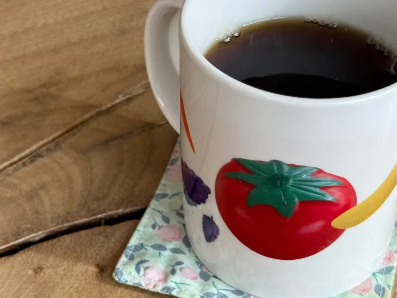 토마토 그림이 그려진 컵