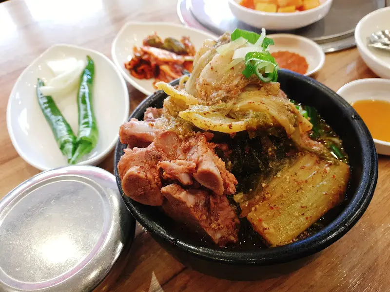 뼈해장국과 밑반찬