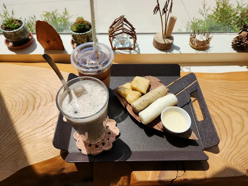 하추리 크림 라떼와 떡구이