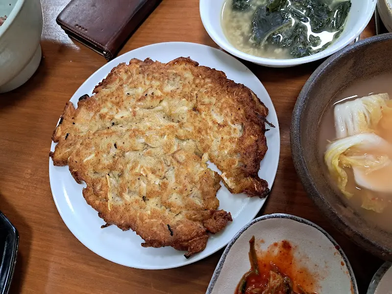 겉은 바삭하고 속은 촉촉한 빈대떡