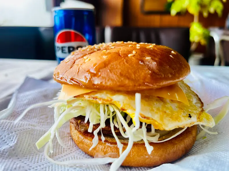 치즈에그버거와 펩시