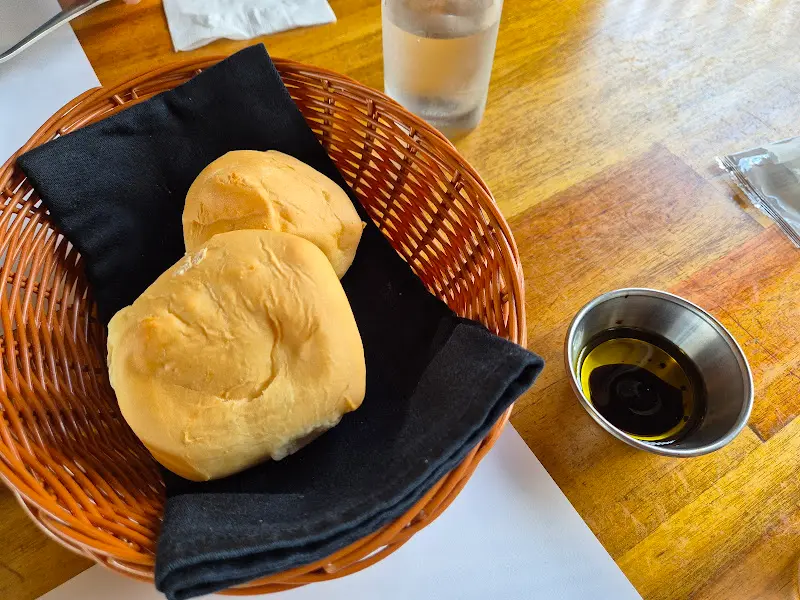 따뜻한 빵과 올리브오일