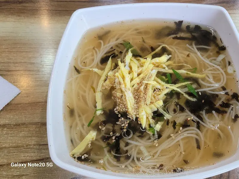 멸치 육수가 시원한 잔치국수