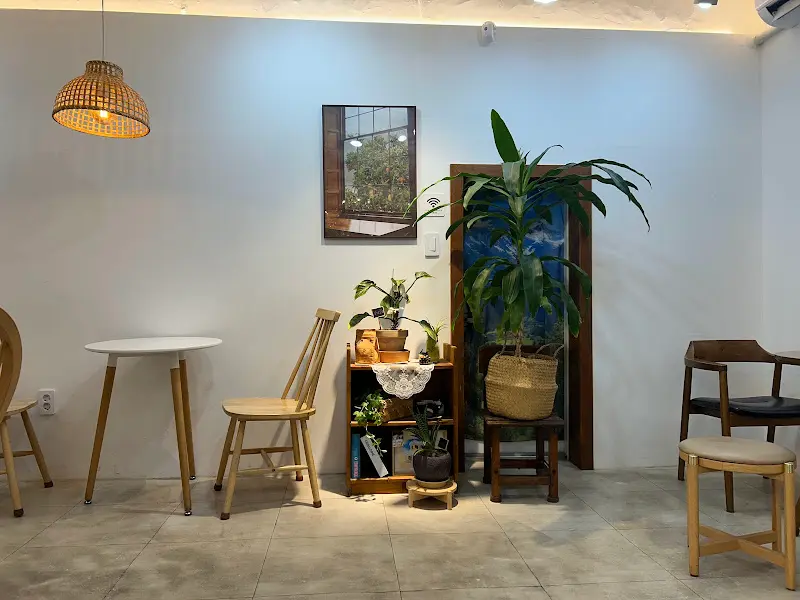 깔끔하고 아늑한 2층 공간