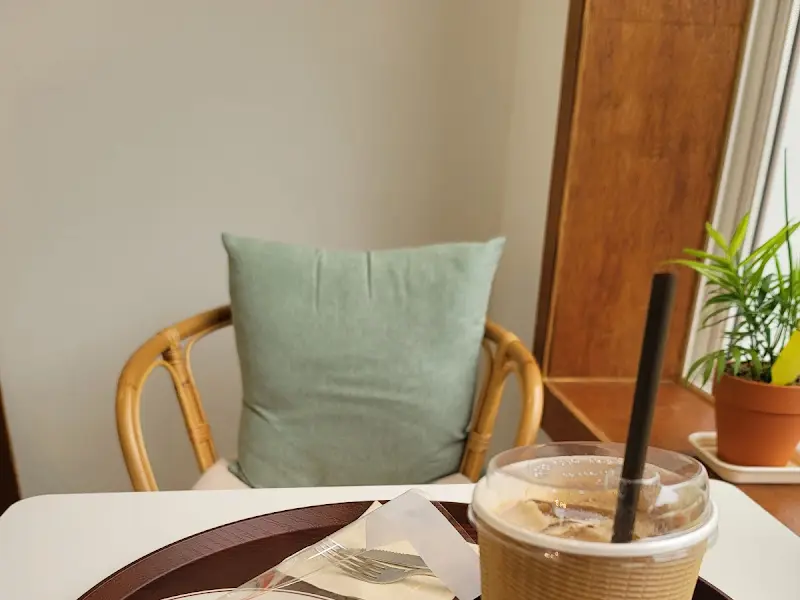 음료와 내부 좌석