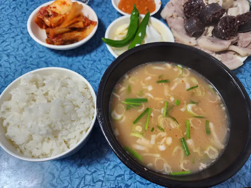 수육 백반 한상차림