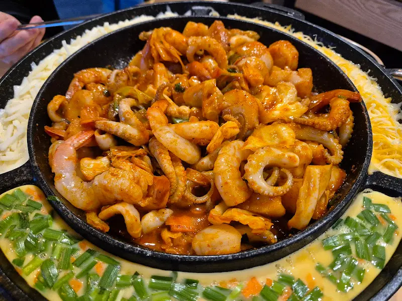 푸짐한 해산물과 쭈꾸미