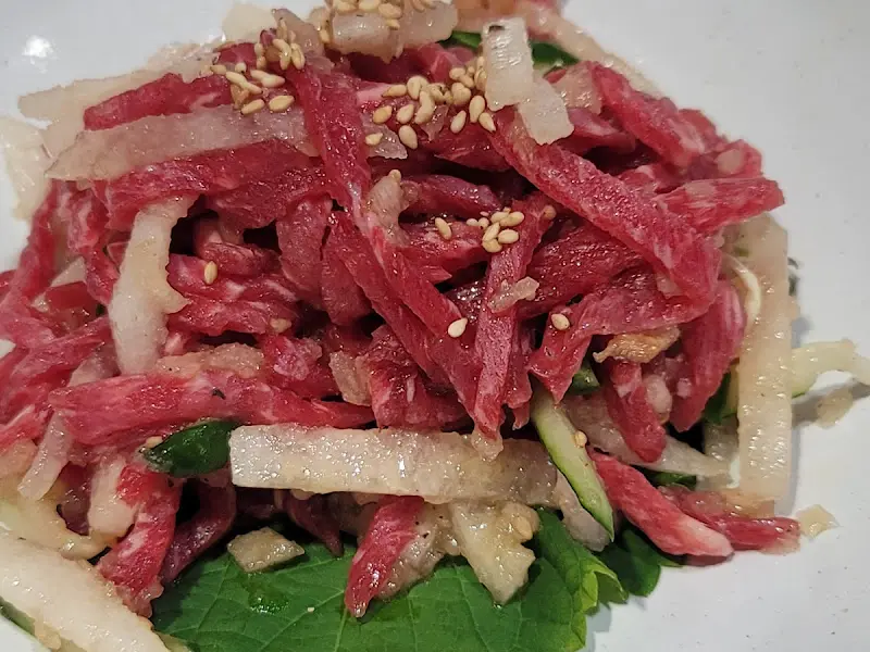 신선한 육회비빔밥