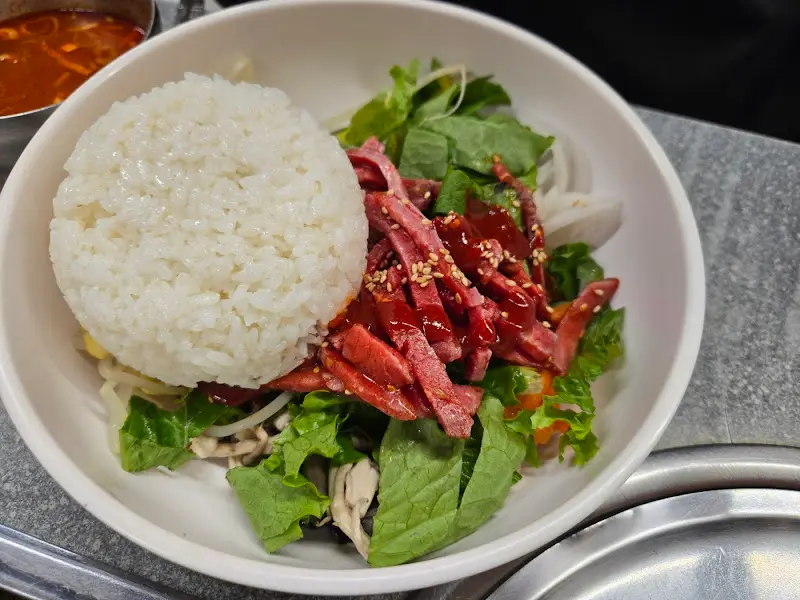 육회비빔밥의 육회 근접샷