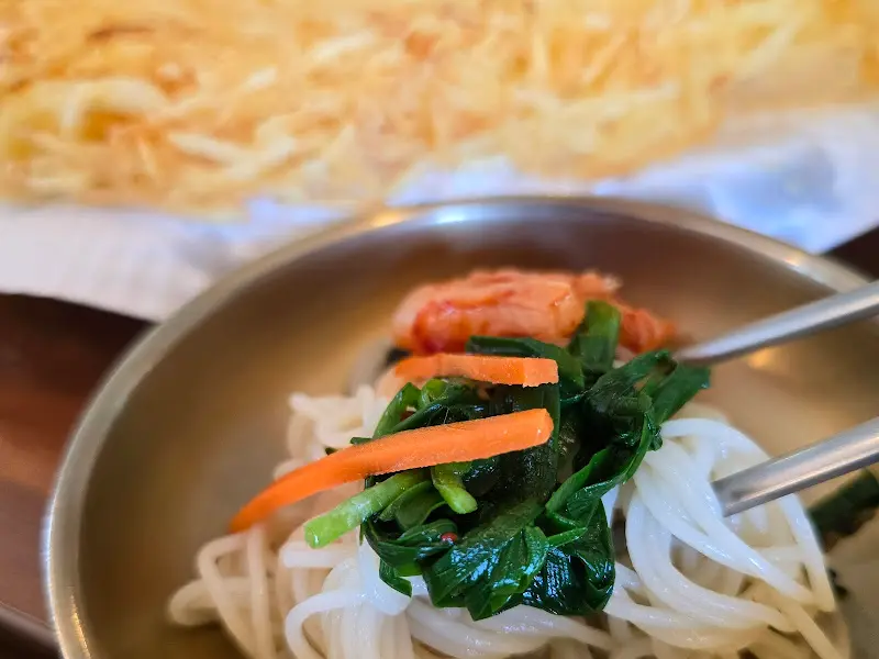 문수산국수집 실내