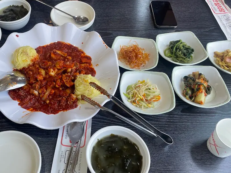 소라비빔밥과 밑반찬