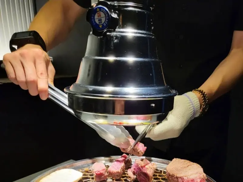 전문가의 손길로 구워지는 안심