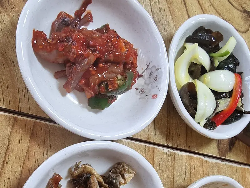 다양한 밑반찬들