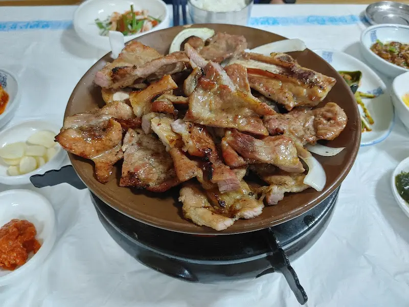 돼지갈비 한 상 차림