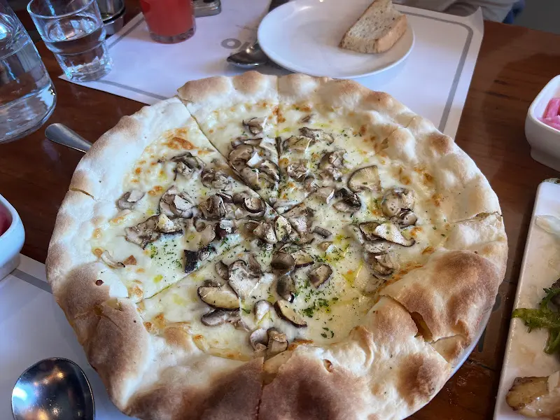 뚜에이오 버섯 피자