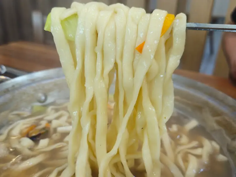 탱글탱글한 칼국수 면발