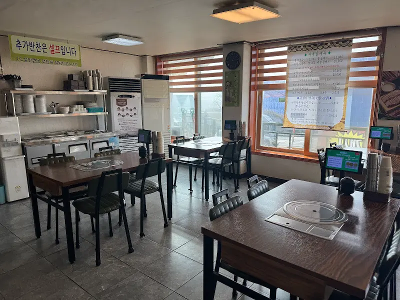 깔끔한 식당 내부